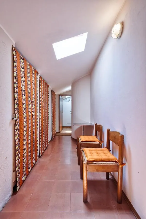 Castle Retreat- Lake And Attractions In 120Mt Apartment Desenzano del Garda 0*,