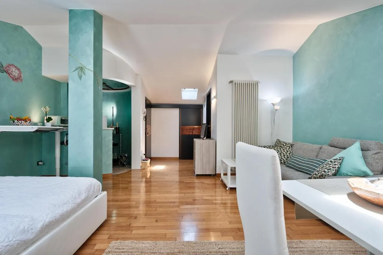 Castle Retreat- Lake And Attractions In 120Mt Apartment Desenzano del Garda 0*,  Italy