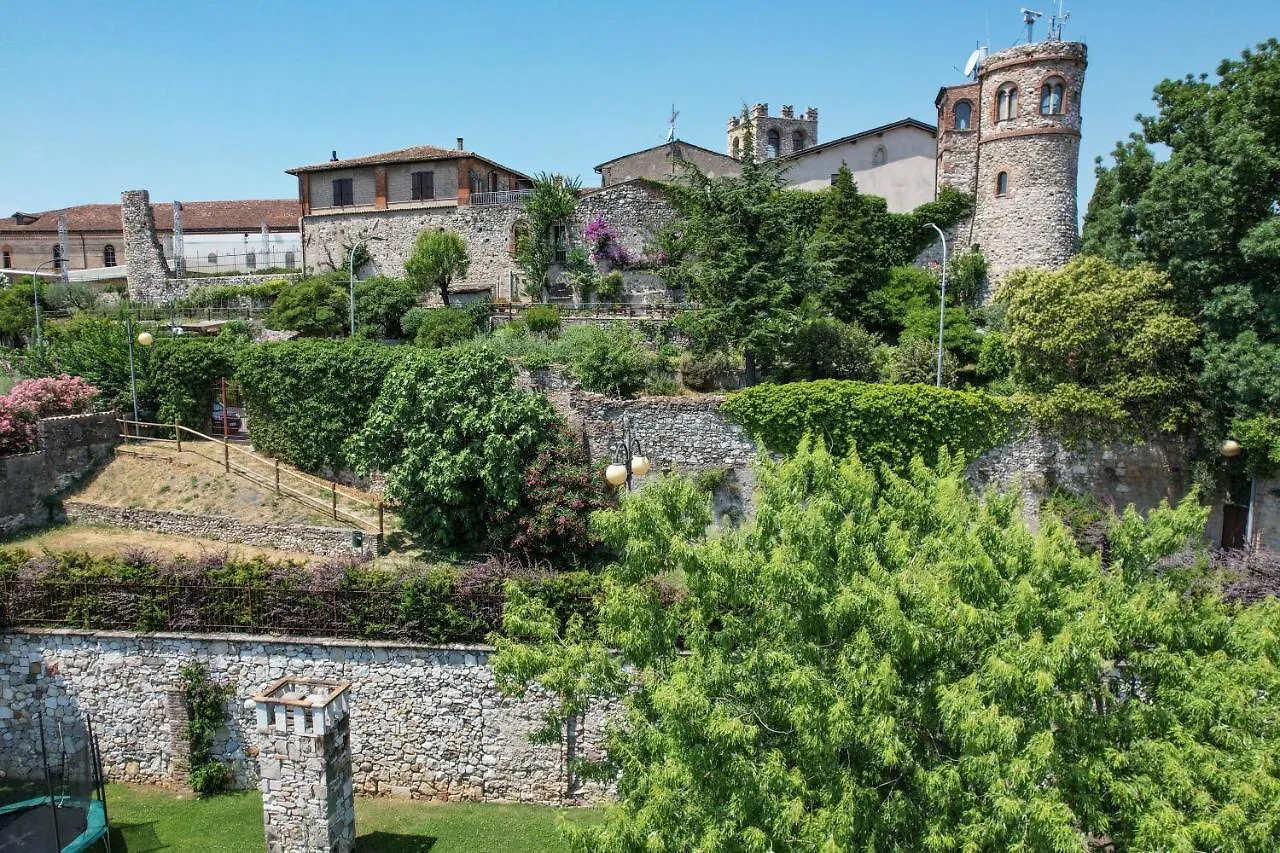 Castle Retreat- Lake And Attractions In 120Mt Apartment Desenzano del Garda 0*,  Italy