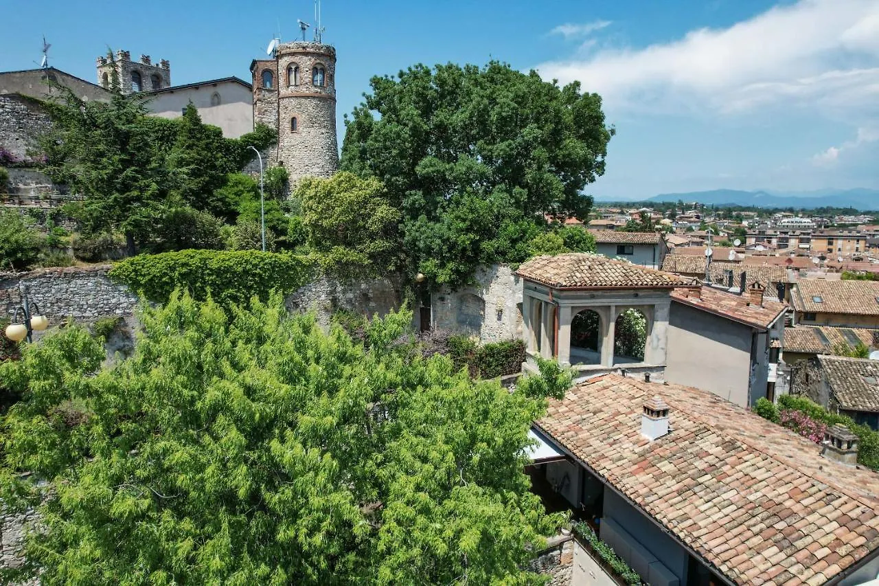 Castle Retreat- Lake And Attractions In 120Mt Apartment Desenzano del Garda