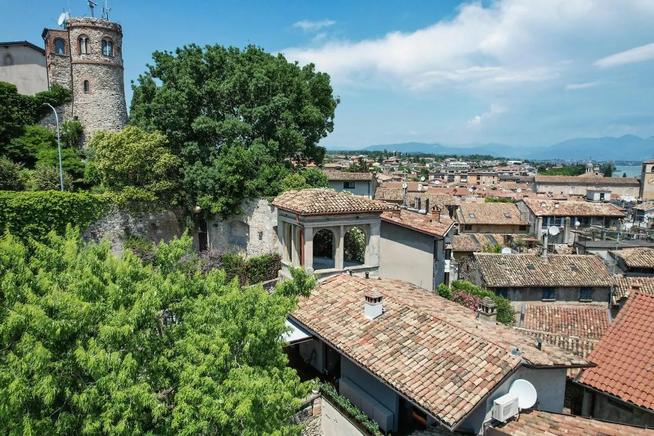 Castle Retreat- Lake And Attractions In 120Mt Apartment Desenzano del Garda