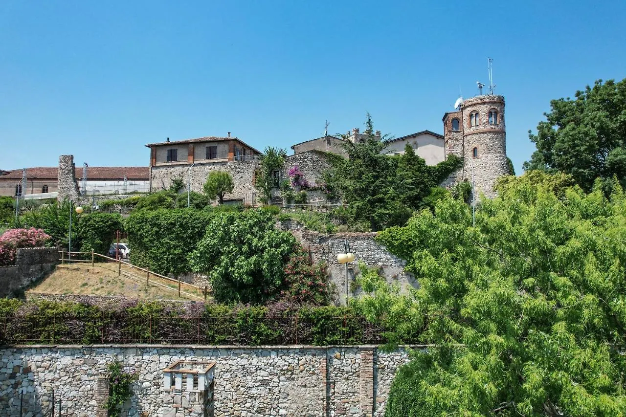 Castle Retreat- Lake And Attractions In 120Mt Apartment Desenzano del Garda