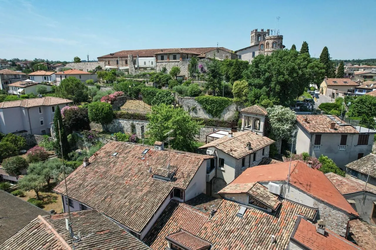 Castle Retreat- Lake And Attractions In 120Mt Apartment Desenzano del Garda 0*,
