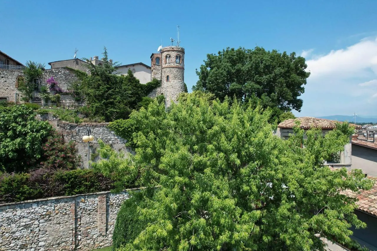 Castle Retreat- Lake And Attractions In 120Mt Apartment Desenzano del Garda