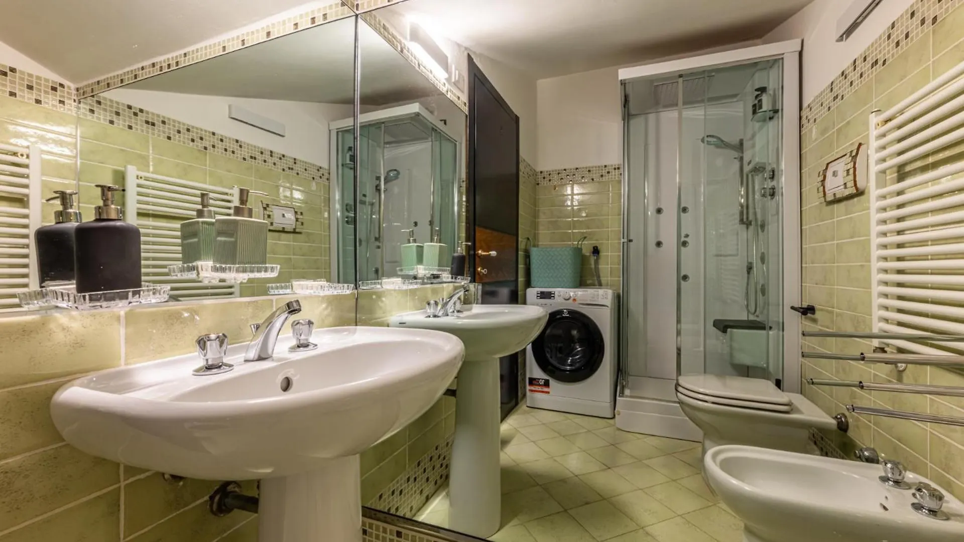 Castle Retreat- Lake And Attractions In 120Mt Apartment Desenzano del Garda