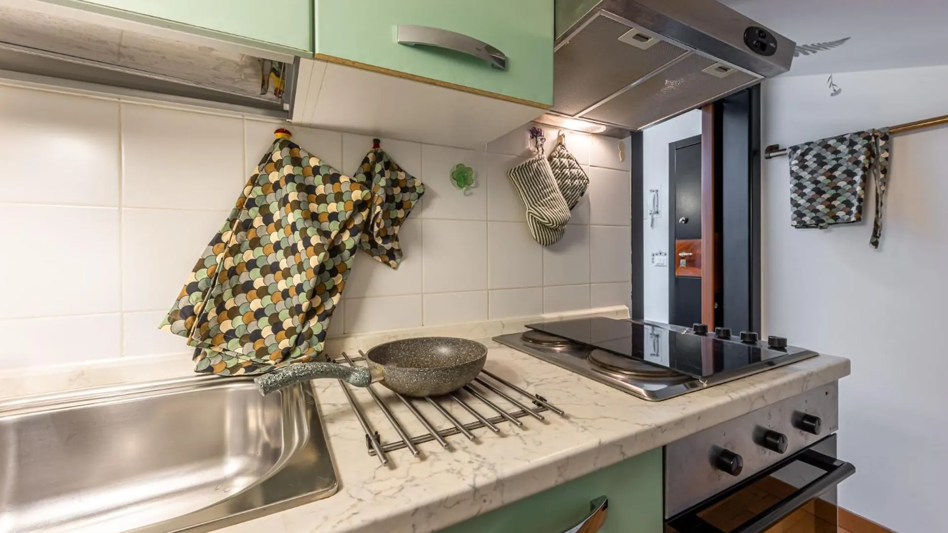 Castle Retreat- Lake And Attractions In 120Mt Apartment Desenzano del Garda