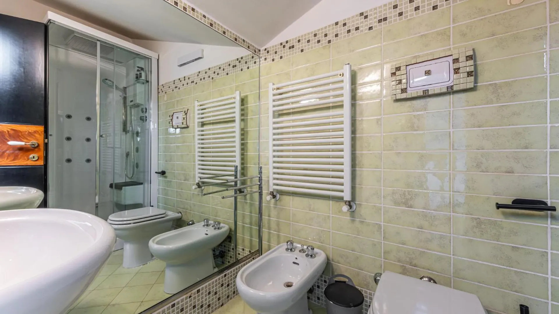 Castle Retreat- Lake And Attractions In 120Mt Apartment Desenzano del Garda