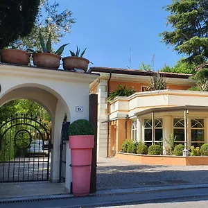 La Desenzano Bed and breakfast