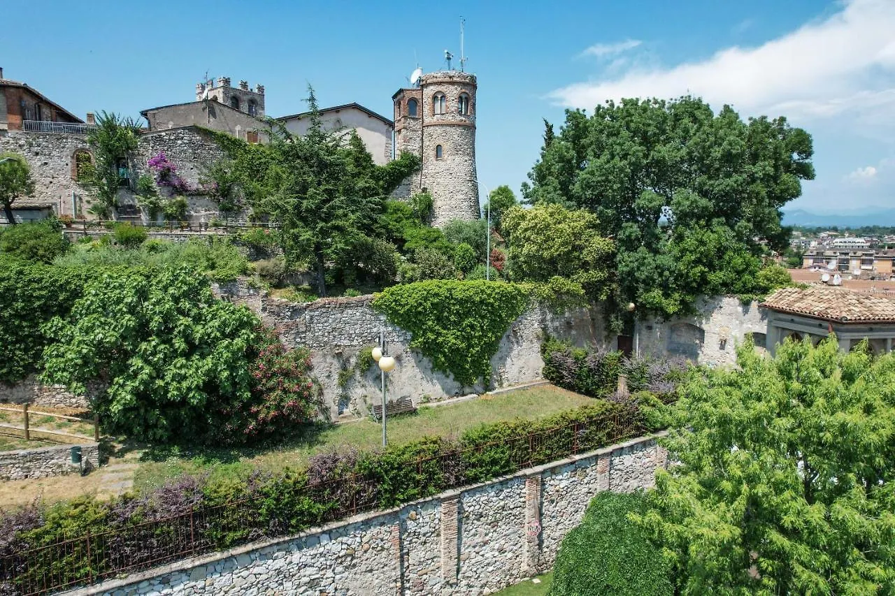 Castle Retreat- Lake And Attractions In 120Mt Apartment Desenzano del Garda